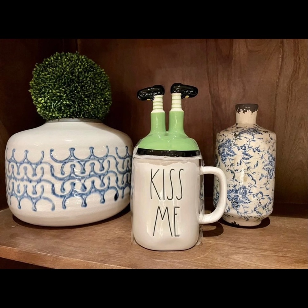 Rae Dunn St. Patrick’s Mug  ☘️ 🌈 🍀